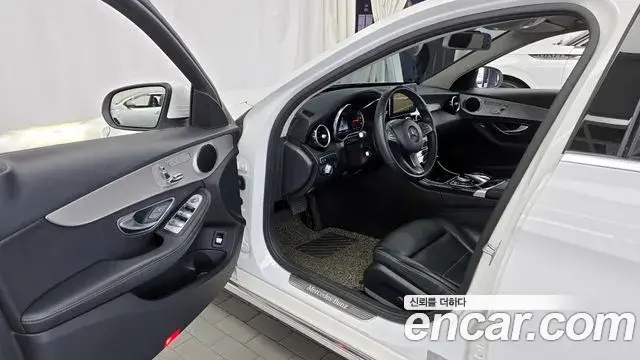 Mercedes-Benz C-Class 2018 — ფოტო 3/20