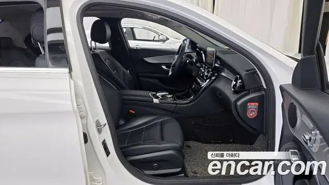 Mercedes-Benz C-Class 2018 — ფოტო 8/20