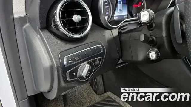 Mercedes-Benz C-Class 2018 — ფოტო 6/20