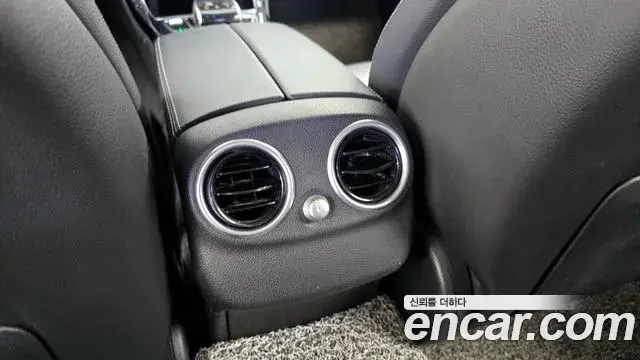 Mercedes-Benz C-Class 2018 — ფოტო 10/20