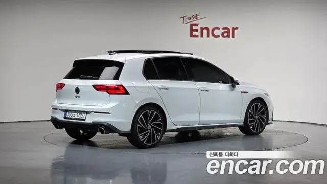 Volkswagen Golf 2023 — Photo 12/20