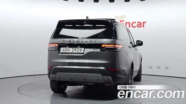 Land Rover Discovery 5 2018 — ფოტო 14/20
