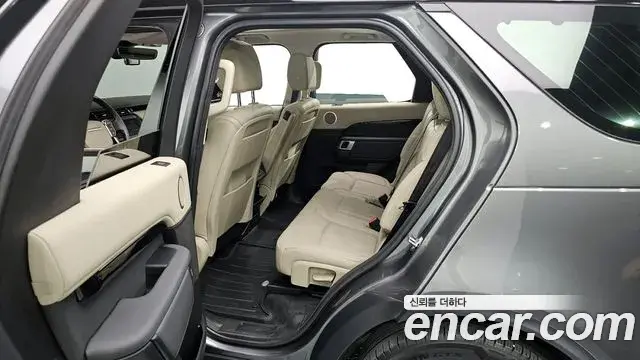 Land Rover Discovery 5 2018 — ფოტო 8/20