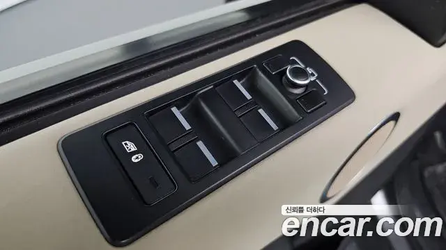 Land Rover Discovery 5 2018 — ფოტო 1/20