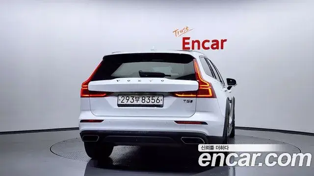 Volvo V60 Cross Country 2020 — ფოტო 1/20
