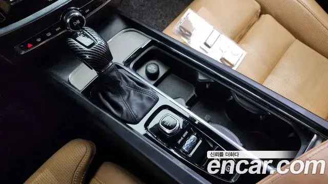 Volvo V60 Cross Country 2020 — ფოტო 13/20