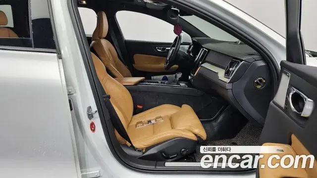 Volvo V60 Cross Country 2020 — ფოტო 5/20