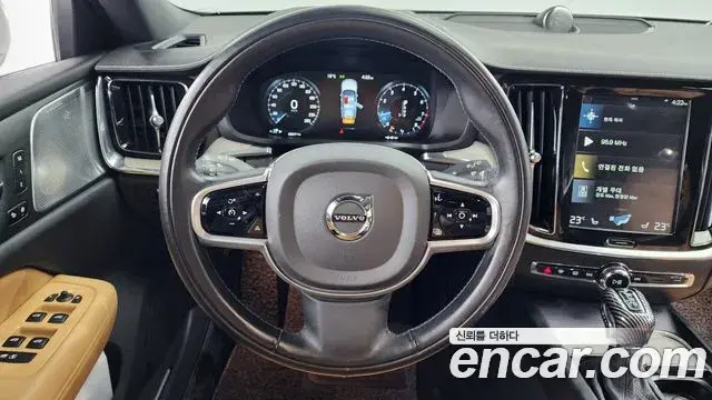 Volvo V60 Cross Country 2020 — ფოტო 19/20