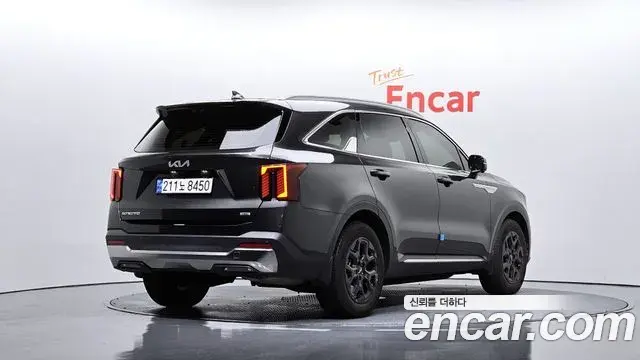 Kia Sorento 2023 — Photo 8/20