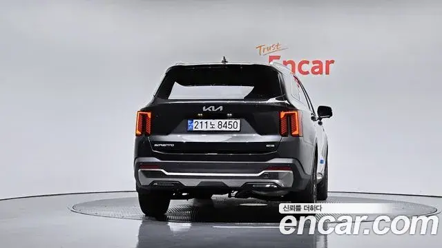 Kia Sorento 2023 — Photo 15/20