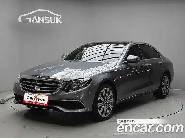 Mercedes-Benz E-Class 2020 — Photo 9/20