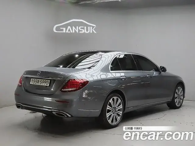 Mercedes-Benz E-Class 2020 — Photo 17/20