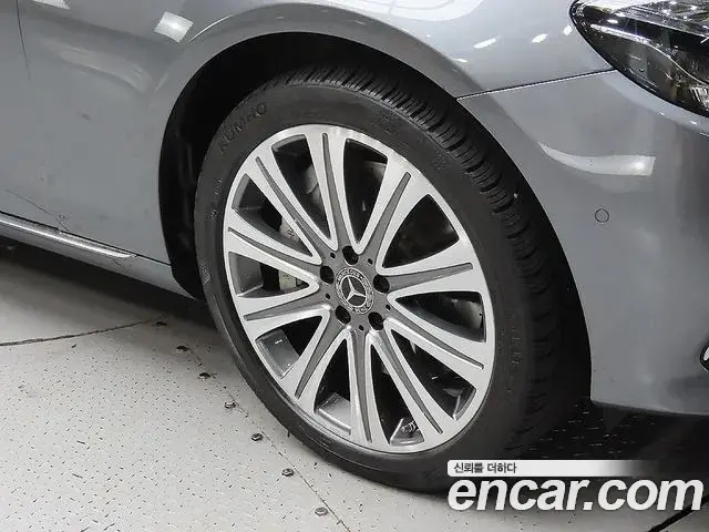 Mercedes-Benz E-Class 2020 — Photo 13/20