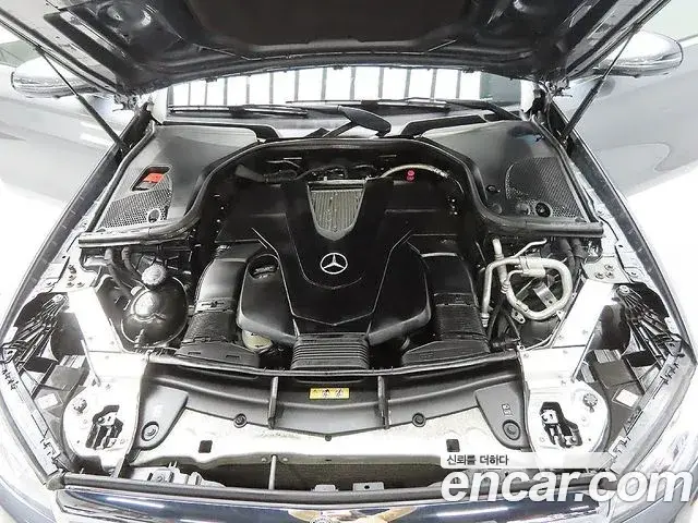 Mercedes-Benz E-Class 2020 — Photo 8/20