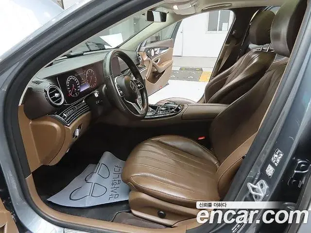 Mercedes-Benz E-Class 2020 — Photo 6/20
