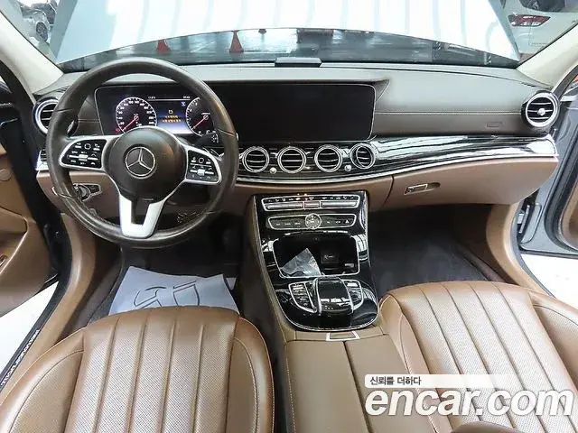 Mercedes-Benz E-Class 2020 — Photo 7/20