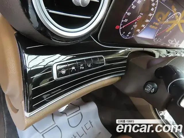 Mercedes-Benz E-Class 2020 — Photo 1/20