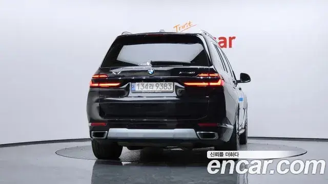 BMW X7 2023 — Photo 2/19