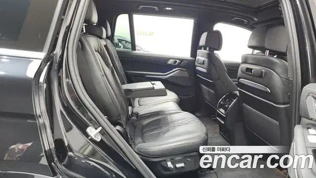 BMW X7 2023 — Photo 17/19