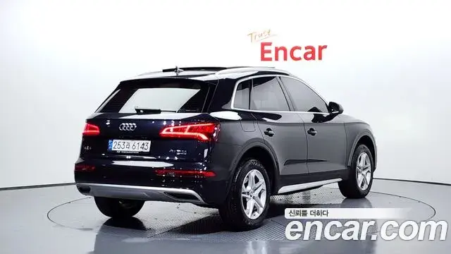 Audi Q5 2020 — Фото 2/20