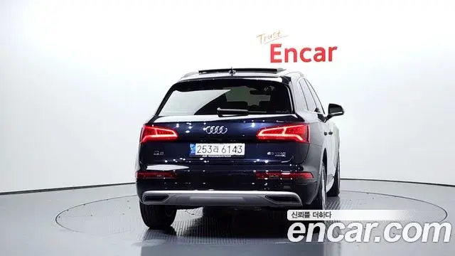 Audi Q5 2020 — Фото 4/20