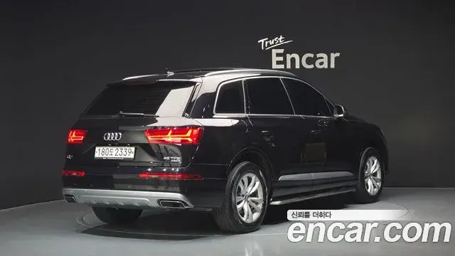 Audi Q7 2019 — Photo 13/20