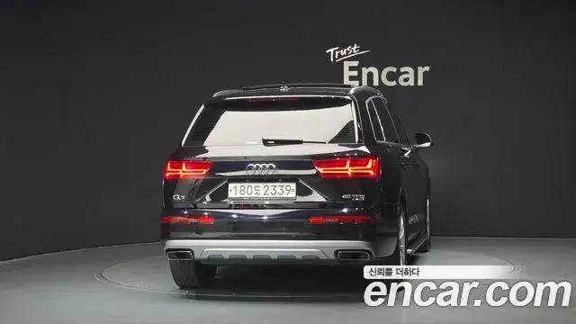 Audi Q7 2019 — Photo 1/20