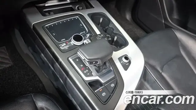 Audi Q7 2019 — Photo 4/20