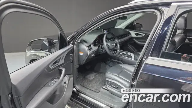 Audi Q7 2019 — Photo 20/20