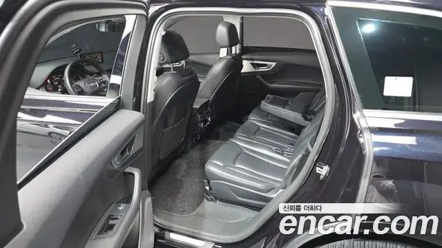 Audi Q7 2019 — Photo 12/20