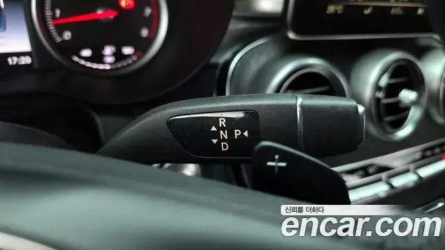 Mercedes-Benz GLC-Class 2019 — Photo 18/20