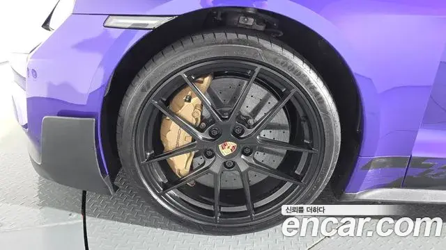 Porsche Taycan 2025 — Şəkil 12/20