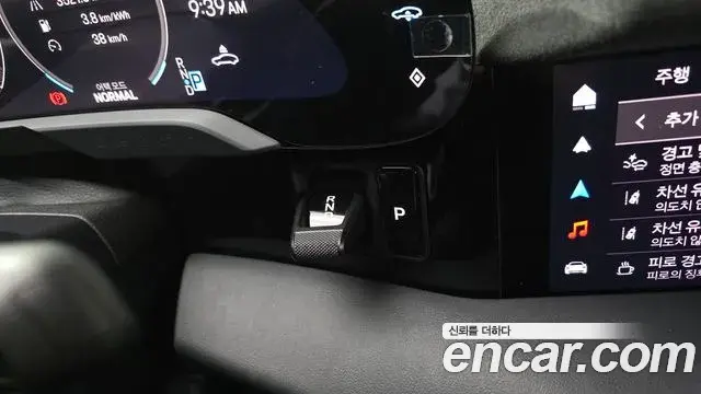Porsche Taycan 2025 — Şəkil 17/20