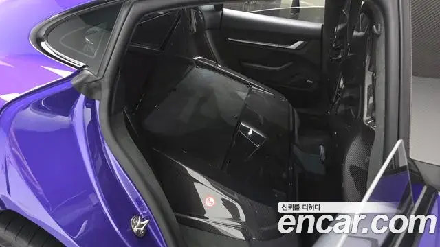 Porsche Taycan 2025 — Şəkil 8/20