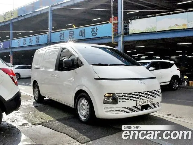 Hyundai Staria 2021 — ფოტო 7/20