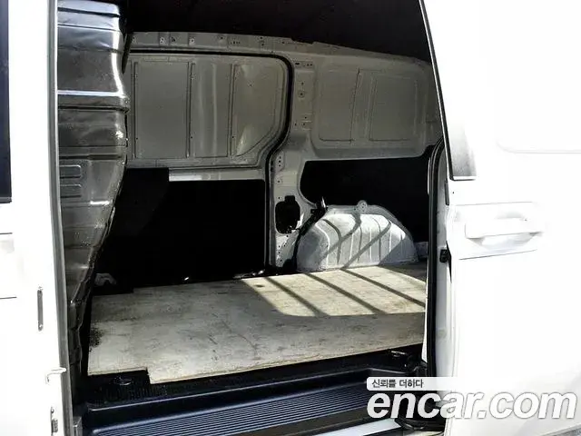 Hyundai Staria 2021 — ფოტო 11/20