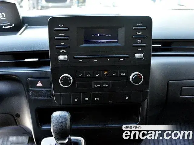 Hyundai Staria 2021 — ფოტო 17/20