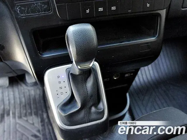 Hyundai Staria 2021 — ფოტო 5/20