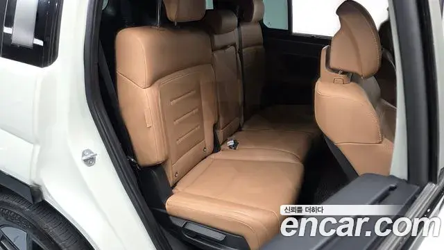 Hyundai Santa Fe 2023 — Photo 5/20