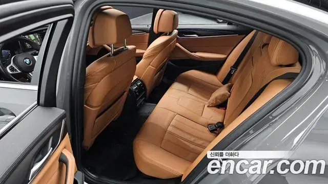 BMW 5 Series 2021 — Photo 15/20
