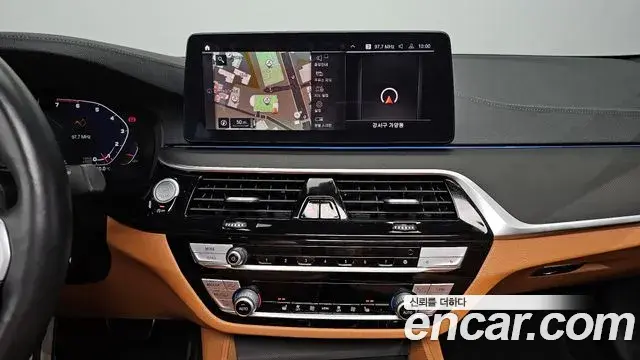 BMW 5 Series 2021 — Photo 13/20