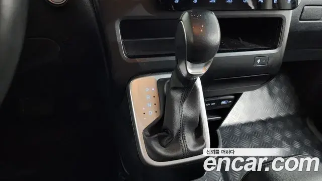 Hyundai Staria 2022 — ფოტო 6/20