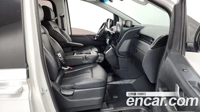 Hyundai Staria 2022 — ფოტო 15/20