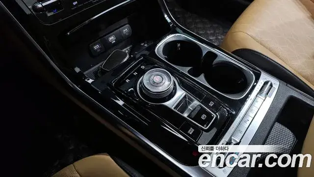 Kia Carnival 2023 — Şəkil 16/20