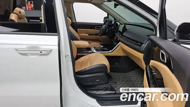 Kia Carnival 2023 — Şəkil 17/20