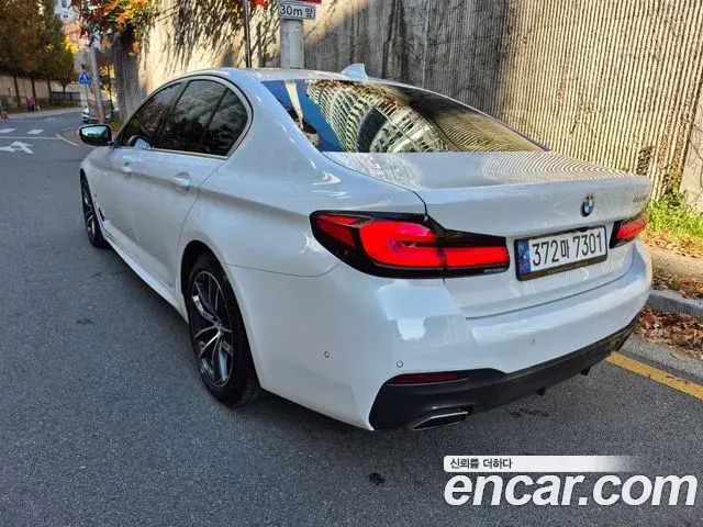 BMW 5 Series 2022 — Şəkil 10/20