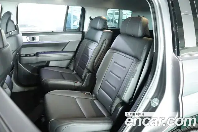 Hyundai Santa Fe 2023 — ფოტო 8/20