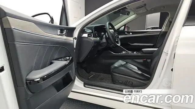 Kia K5 2023 — Photo 9/20