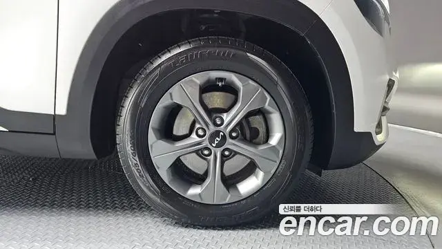 Kia Seltos 2022 — Şəkil 18/20