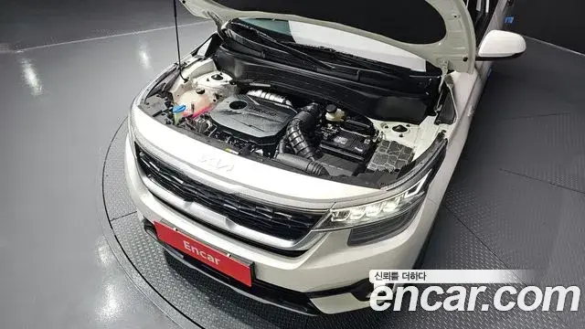 Kia Seltos 2022 — Şəkil 19/20
